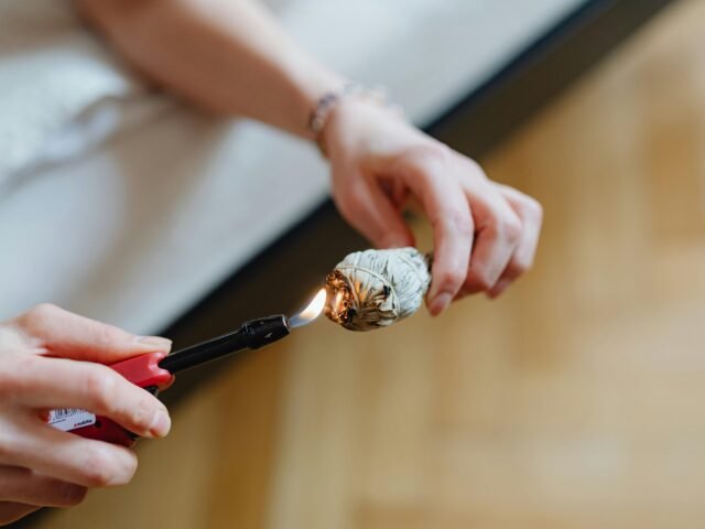 Purification énergétique et désenvoûtement : dans quels cas agir avant que les blocages s’installent ?